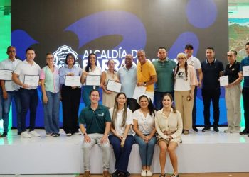 En 2025, más de 8.000 estudiantes de colegios públicos potenciaron sus competencias digitales e innovación tecnológica
