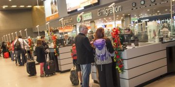 ¿Vive o viaja fuera del país? Este trámite puede ser clave para su seguridad en el exterior