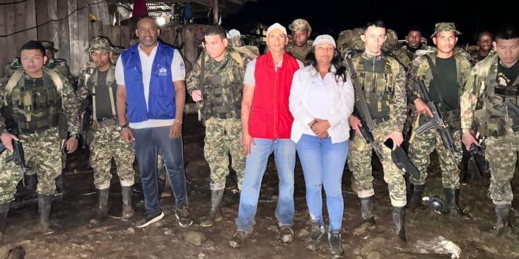 Tras mediación humanitaria, liberan a 18 militares retenidos en zona indígena del Chocó