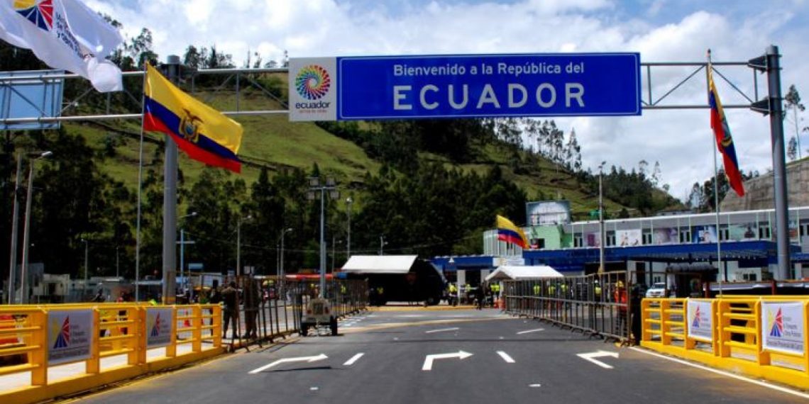 Ecuador cerró pasos fronterizos y solo habilitó el puente de Rumichaca con Colombia