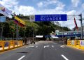 Ecuador cerró pasos fronterizos y solo habilitó el puente de Rumichaca con Colombia