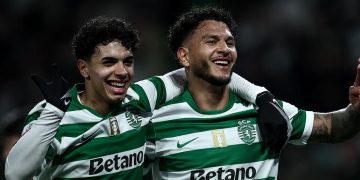 Luis Suárez lideró goleada del Sporting con triplete en casa