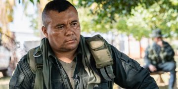 Crece la indignación por chats que muestran a alias Calarcá ordenando asesinatos mientras negociaba con el Gobierno