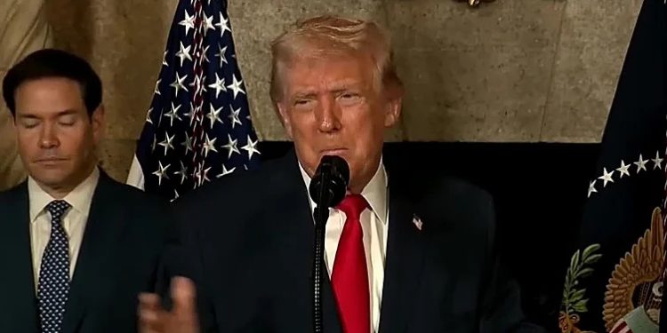 “Si Maduro es inteligente, dejaría el poder”: Trump lanza dura advertencia al mandatario venezolano