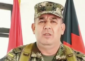 General Huertas sigue firmando documentos oficiales pese a suspensión de la Procuraduría