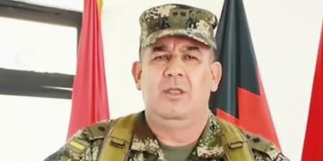 General Huertas sigue firmando documentos oficiales pese a suspensión de la Procuraduría