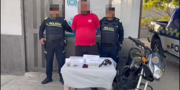 Capturan en Cartagena a alias ‘El Jhonsito’, señalado de atracar un local y portar un arma ilegal