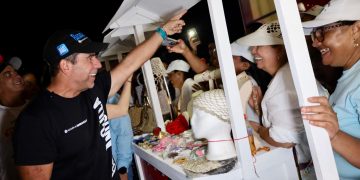 Feria comercial de tejedoras y conocer el primer árbol de Navidad de croché de Colombia, plan del fin de semana en el Gran Malecón