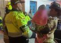 Rescatan a bebé de 11 meses abandonado dentro de un carro en el centro de Bogotá