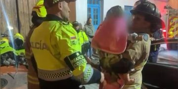 Rescatan a bebé de 11 meses abandonado dentro de un carro en el centro de Bogotá