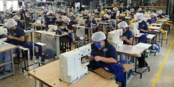 Industria manufacturera muestra recuperación en octubre con aumento en producción y ventas