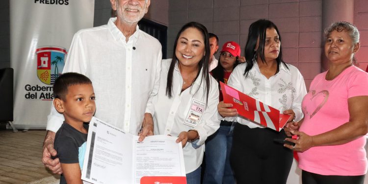 La buena vibra de fin de año trajo a Santo Tomás títulos de propiedad de ‘Mi Casa Bacana’