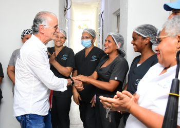 Mujeres ya pueden parir en Repelón: gobernador Eduardo Verano entrega el hospital municipal renovado