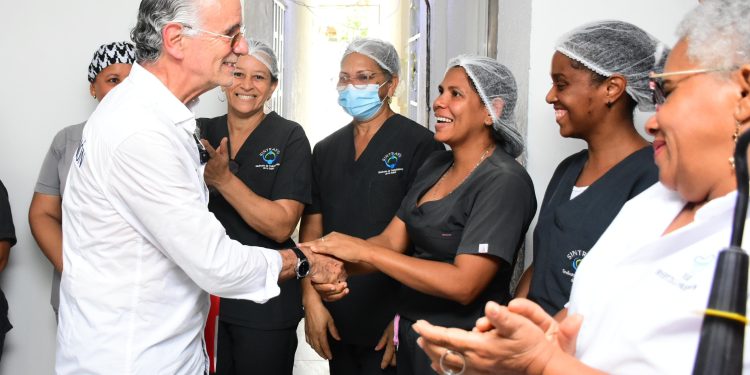 Mujeres ya pueden parir en Repelón: gobernador Eduardo Verano entrega el hospital municipal renovado