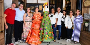 Macondo Surrealista: Artesanías del Atlántico viste a la Reina del Carnaval de Barranquilla con una obra colectiva hecha a mano