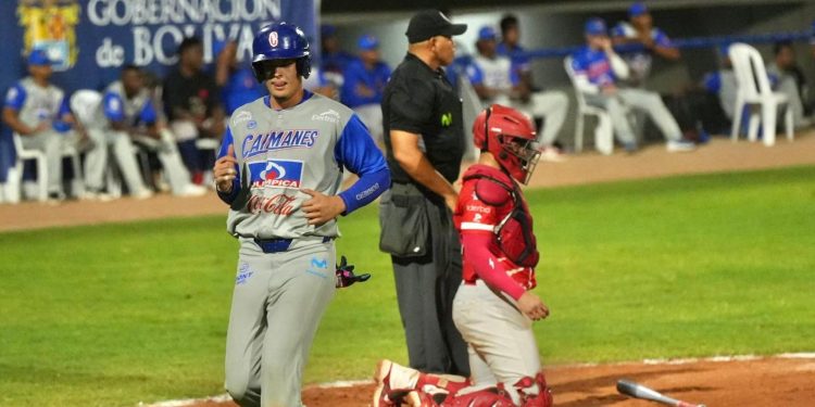 Teherán frena a Caimanes y Tigres gana con paliza