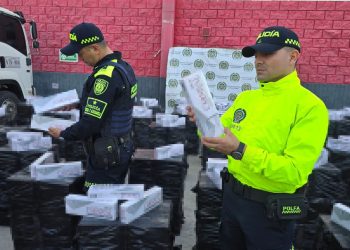 Incautadas 64.500 cajetillas de cigarrillos ocultas en caleta de un vehículo tipo furgón en Barranquilla