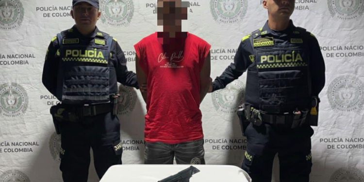 La Policía Nacional captura en flagrancia a alias “Rambo” por porte ilegal de armas de fuego