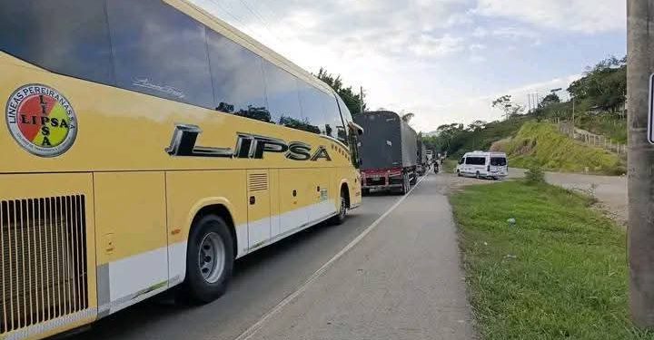 Paro armado del ELN golpea al Cauca: retén ilegal, grafitis y cilindro sospechoso en la vía Panamericana