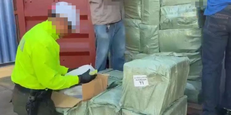 Policía Fiscal y Aduanera en Cartagena detienen más de 16.368 pares de calzado de contrabando