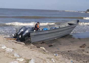 Policía Metropolitana atiende caso de náufragos extranjeros en playas de Puerto Colombia
