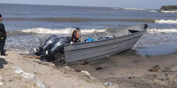 Policía Metropolitana atiende caso de náufragos extranjeros en playas de Puerto Colombia