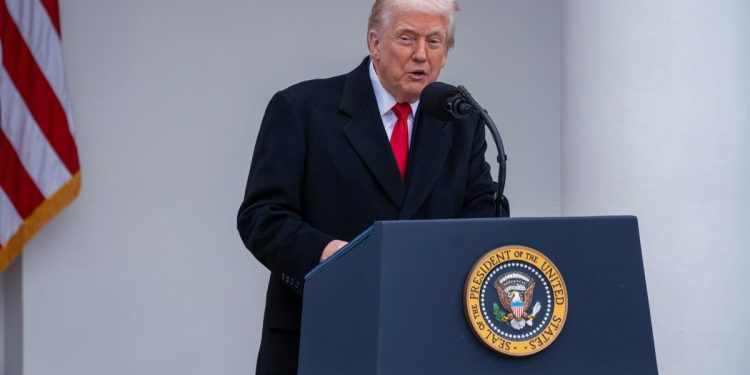 Trump sube el tono contra Maduro y deja abierta la puerta a una salida forzada del poder