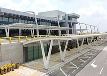 Gremios exigen plan de choque por retrasos del 90 % en obras del aeropuerto Ernesto Cortissoz