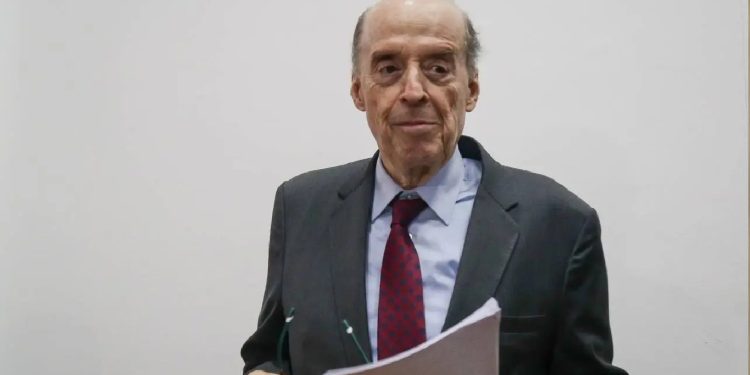 Álvaro Leyva no acepta cargos imputados por la Fiscalía en caso pasaportes