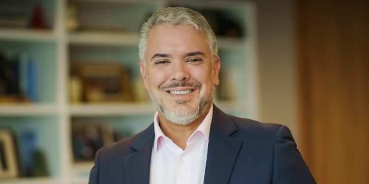 Iván Duque acusa a Santos de ser un “petrista reprimido” y pide que se haga a un lado