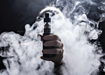 SIC ordena a 11 empresas frenar acceso de menores a vapeadores y cigarrillos electrónicos