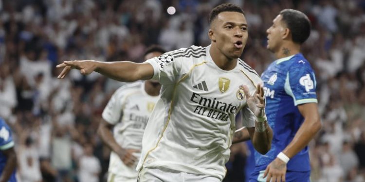 Mbappé y Rodrygo lideran el triunfo del Real Madrid sobre Alavés y mantienen la presión sobre Barcelona