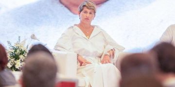 Polémica por millonario contrato en Minciencias tras llegada de la primera dama a Colombia