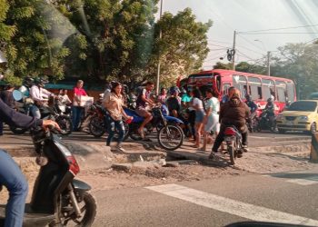 Oyentes del Radio Club del Taxista alertan por riesgos viales y falta de control en puntos críticos de Barranquilla