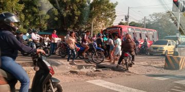 Oyentes del Radio Club del Taxista alertan por riesgos viales y falta de control en puntos críticos de Barranquilla