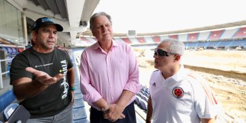 Alcalde Alejandro Char y Ramón Jesurun, presidente de la FCF, visitan avances de obras del ‘Metro’