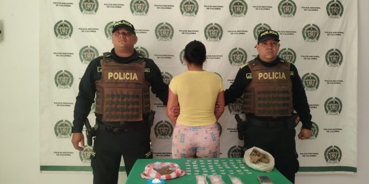 Vendedora ambulante sorpresa: la bolsa escondía más que frutas en Arjona