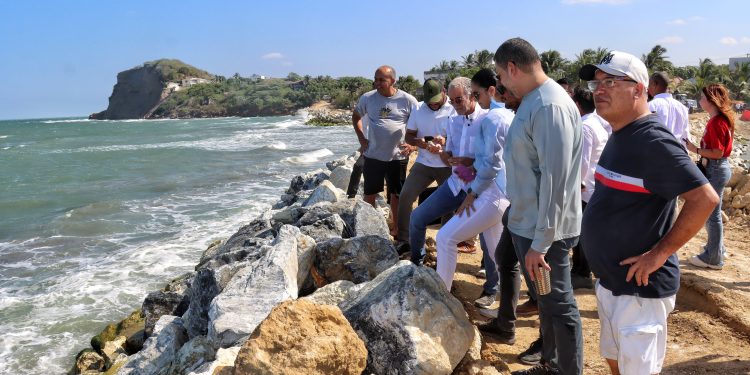 “A dos meses del inicio de la construcción de espolones, Santa Verónica ya tiene playa”: gobernador Eduardo Verano