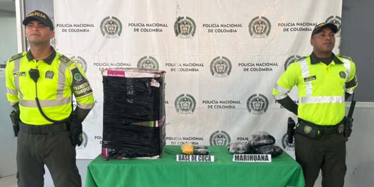 Policía incauta marihuana y cocaína ocultas en encomiendas de bus Barranquilla-Santa Marta
