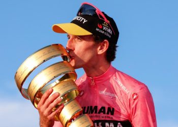 Simon Yates dice adiós al ciclismo en la cima de su carrera