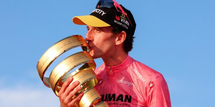 Simon Yates dice adiós al ciclismo en la cima de su carrera