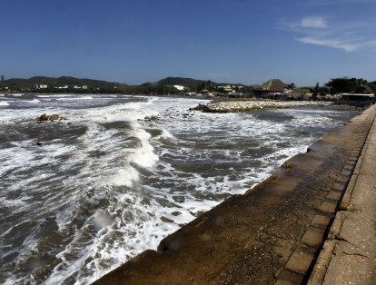 Fuerte oleaje golpea playas de Puerto Colombia y deja en crisis a comerciantes