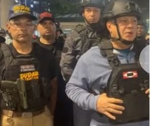 Diosdado Cabello reaparece con chaleco antibalas y la bandera de “guerra a muerte”: el mensaje político tras la captura de Nicolás Maduro