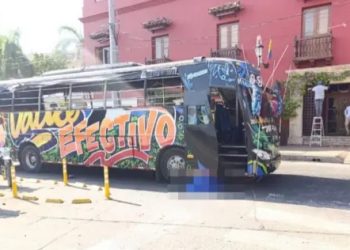 Domiciliario fallece arrollado por chiva rumbera en Cartagena; conductor dio positivo en alcoholemia