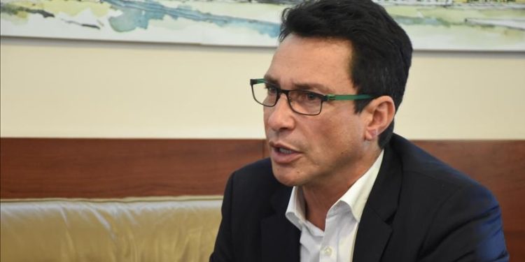 Graves denuncias tienen en jaque la campaña presidencial de Carlos Caicedo
