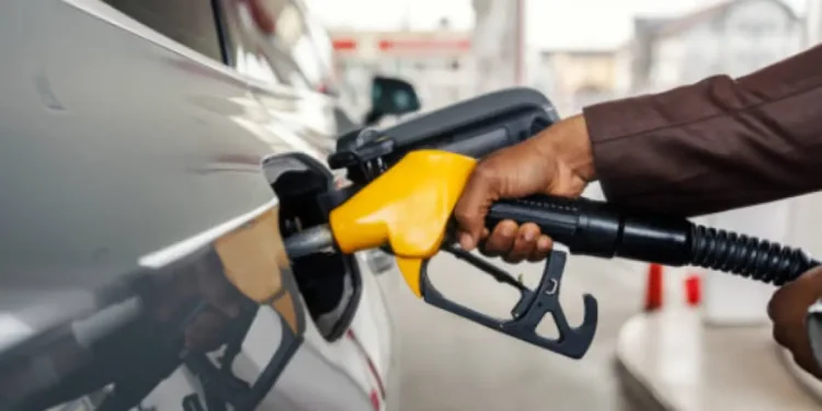 MinMinas ratifica que gobierno avanza en ajuste gradual del precio de la gasolina