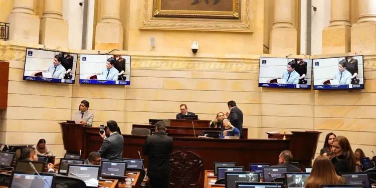 Petro elimina la prima especial de congresistas, que ya alcanzaba los 16 millones de pesos