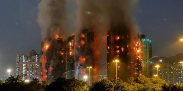 Incendio en vivienda pública de Hong Kong deja un muerto y ocho heridos