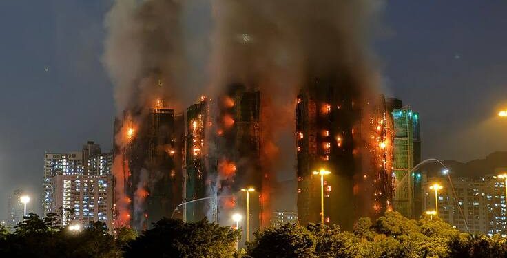 Incendio en vivienda pública de Hong Kong deja un muerto y ocho heridos