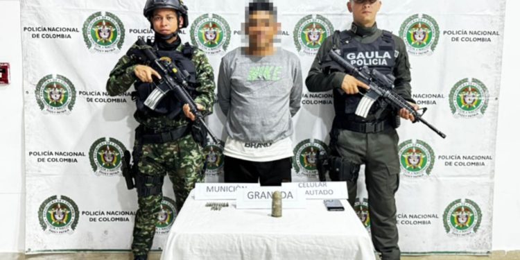 Capturado presunto integrante de ACS. Le hayan una granada y munición